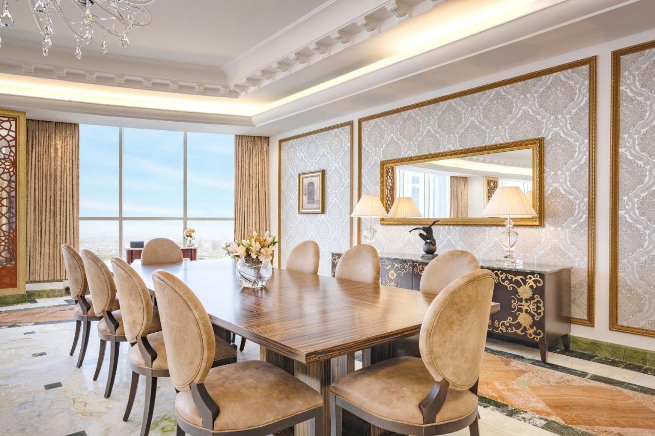 فندق Dusit & -